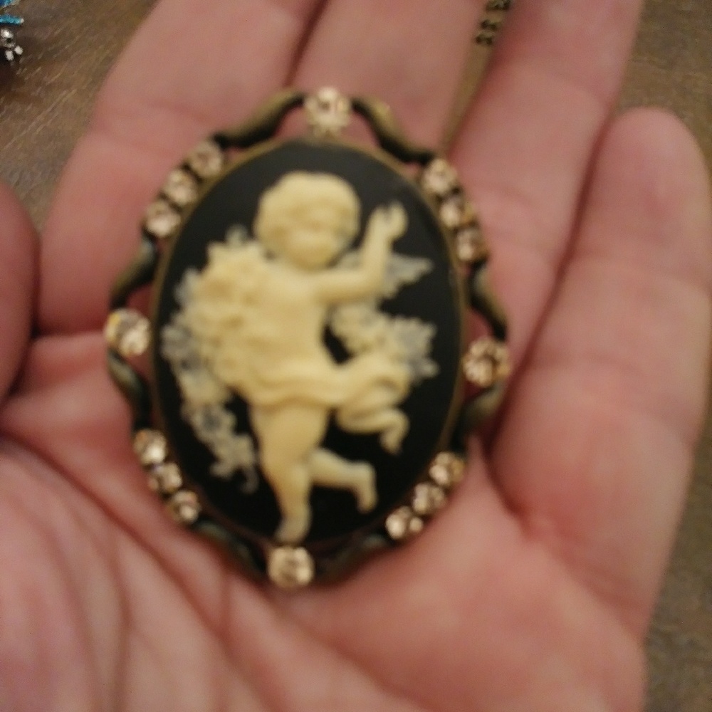 Angel Brooch - Picture 3 of 3